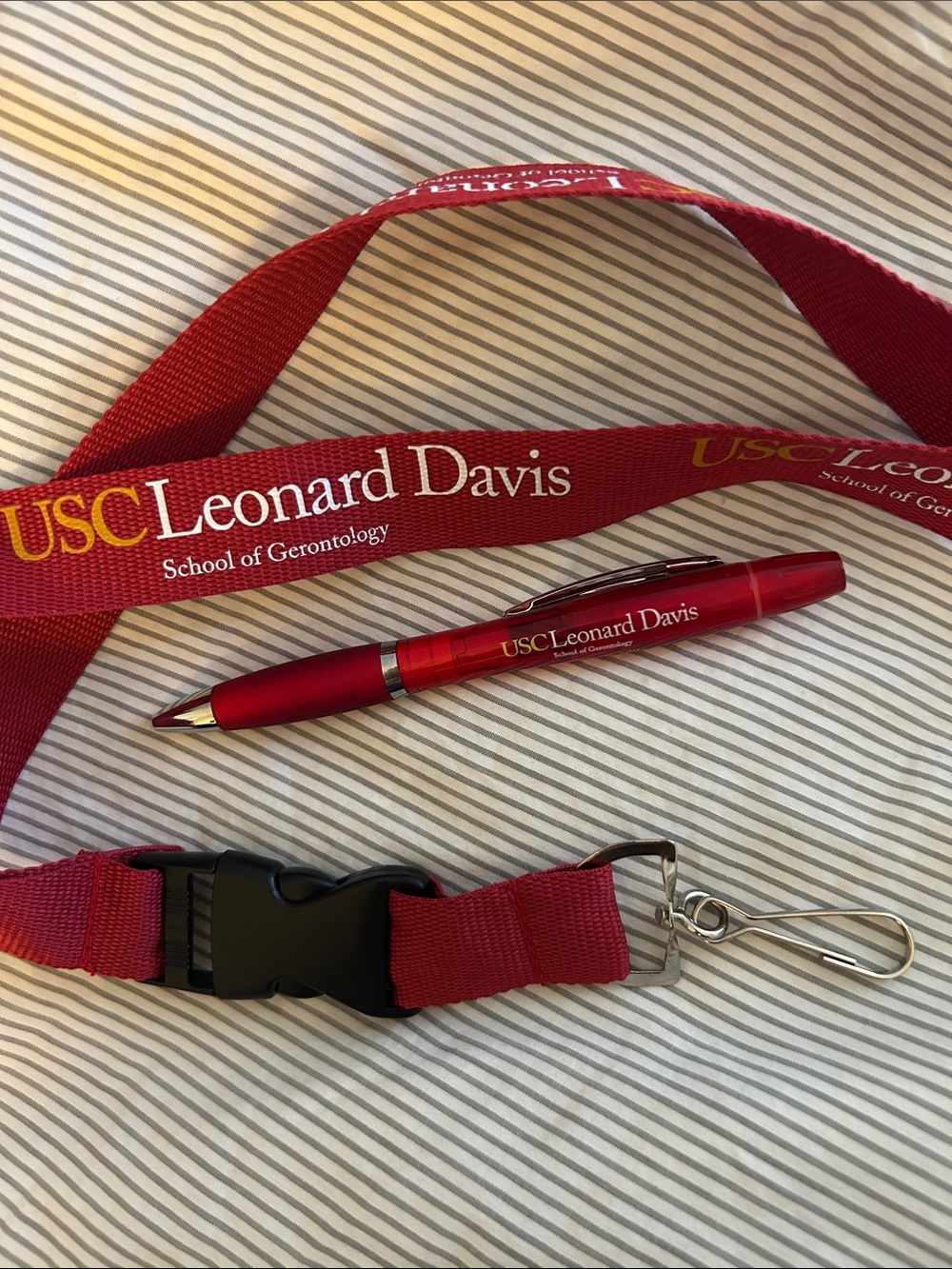 USC Leonard Davis 2-Piece Set 1-Lanyard W/Detachable Link 1-Writing Pen